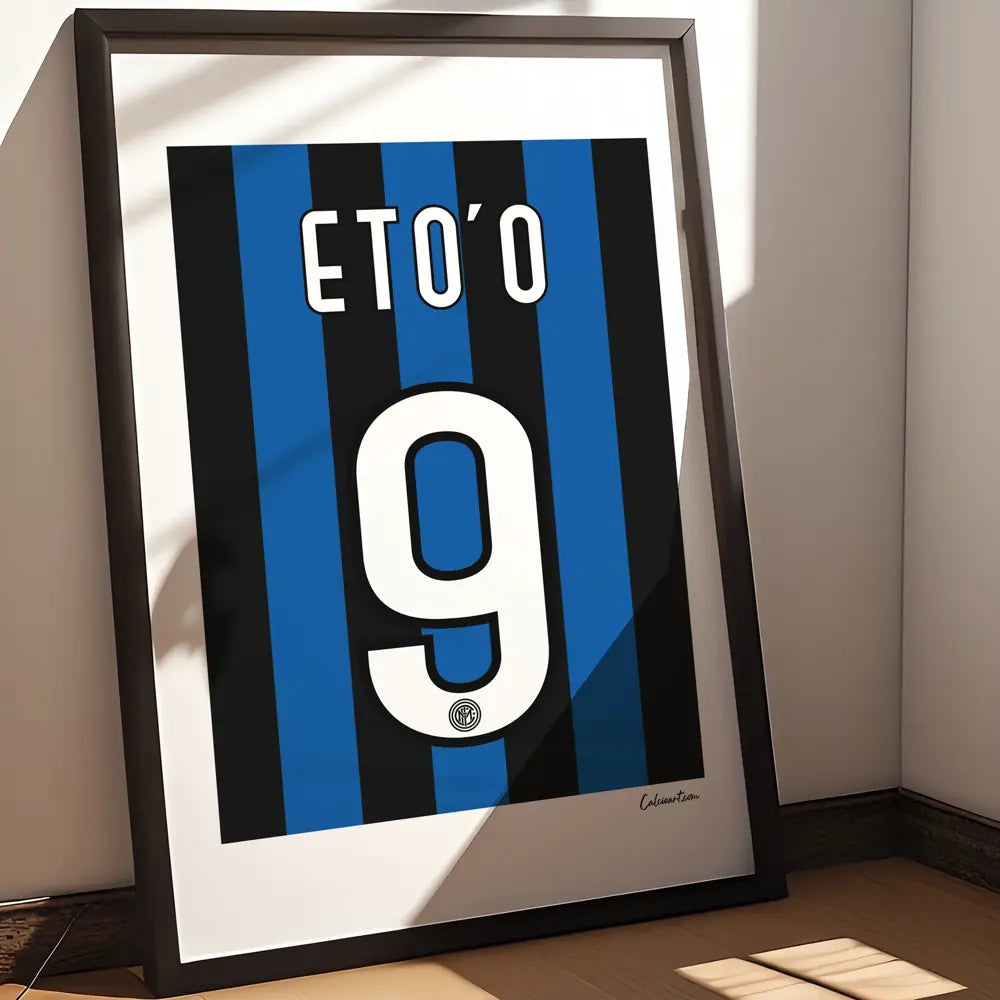 Poster Maglia Inter - 2009/2010 - Eto'O — stampa CalcioArt in ambiente (1)