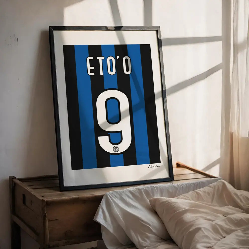 Poster Maglia Inter - 2009/2010 - Eto'O — stampa CalcioArt in ambiente (2)