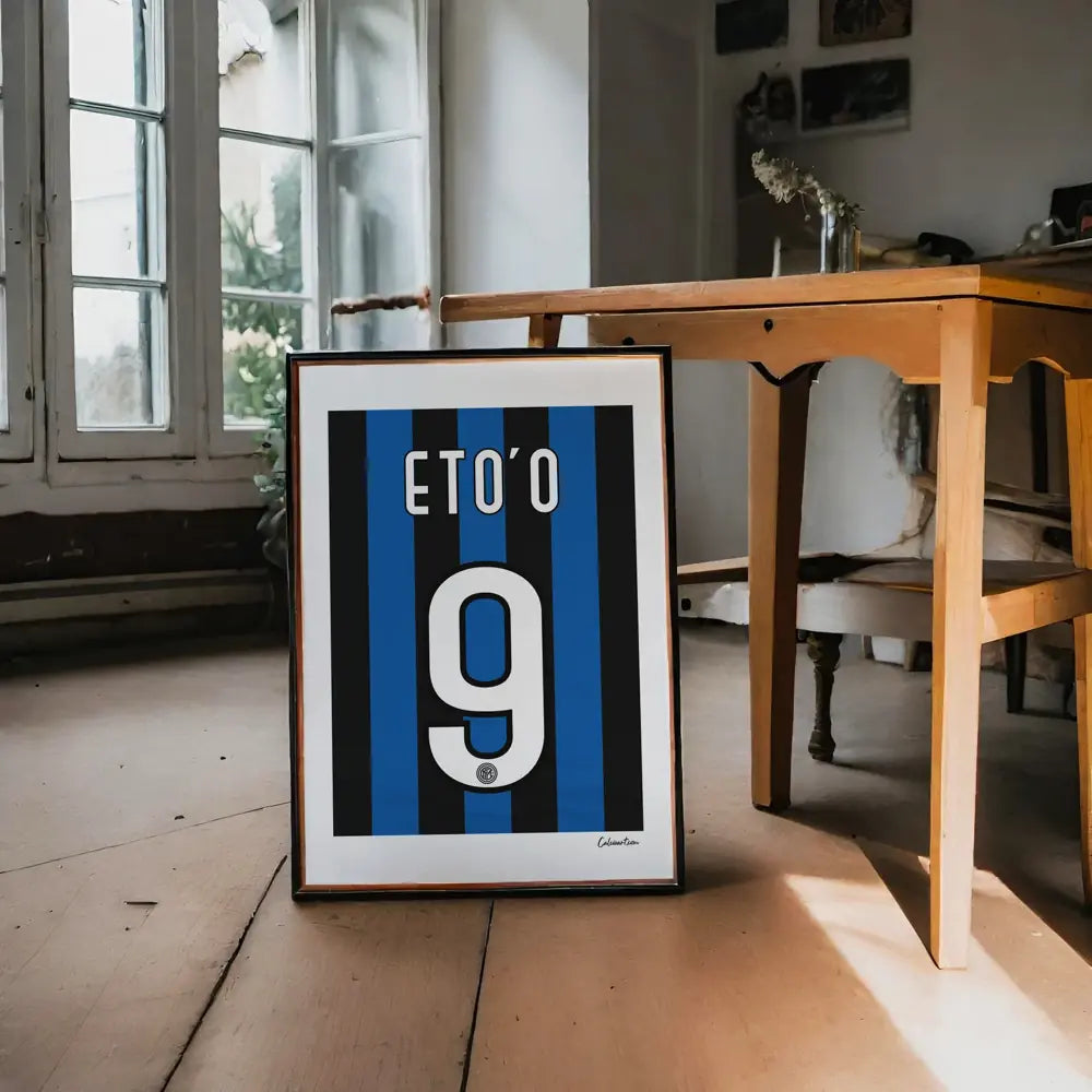 Poster Maglia Inter - 2009/2010 - Eto'O — stampa CalcioArt in ambiente (3)
