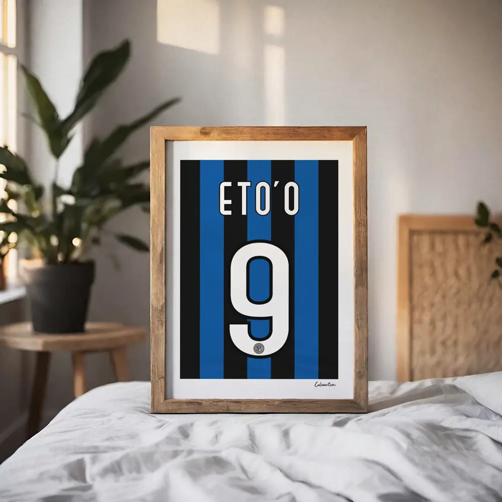 Poster Maglia Inter - 2009/2010 - Eto'O — stampa CalcioArt in ambiente (6)