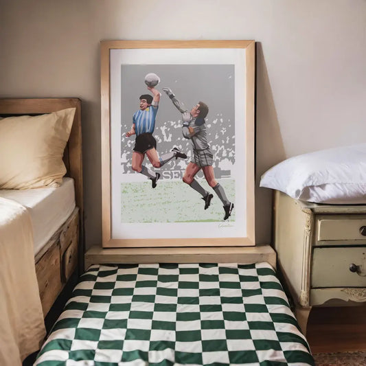 Poster Maradona - Mano De Dios - ⭐️ Edizione Limitata Solo  🔟 Esemplari  Numerati ⭐️ — stampa CalcioArt in ambiente (1)
