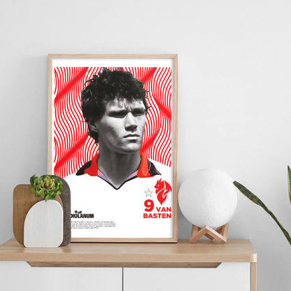 VAN BASTEN FIGURINA ANNI '80 · poster in cornice, ambientazione 2